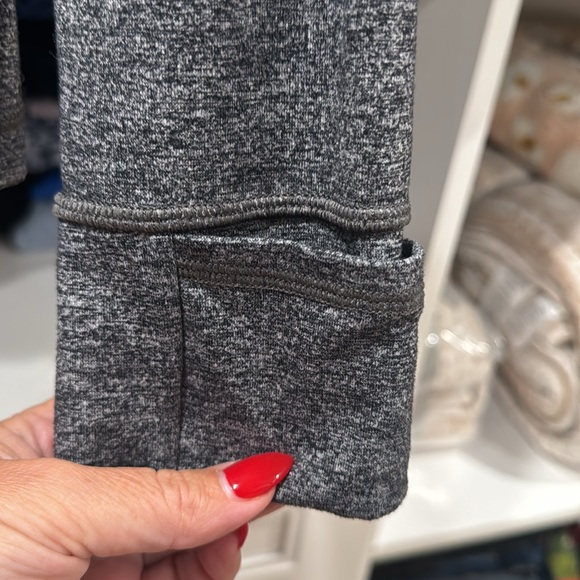 amazing lululemon jacket in size 14. never worn - Picture 5 of 5